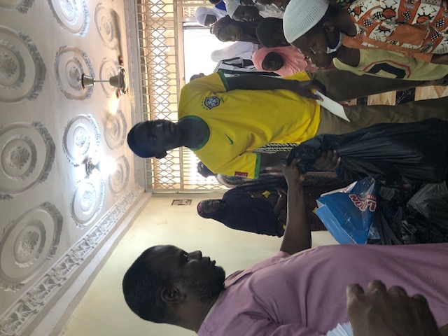 Beneficiary receiving a parcel during an indoor distribution